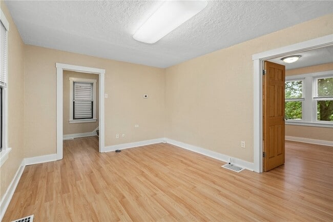 Building Photo - 3612 Main St