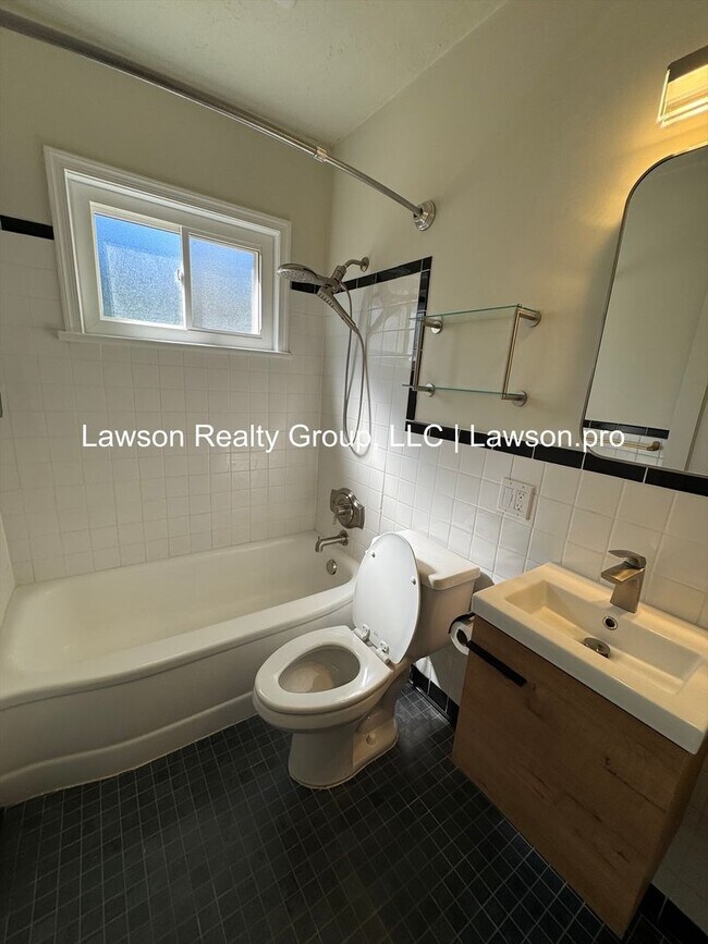 Building Photo - Updated, Cozy Two Bedroom Home in Wasena!