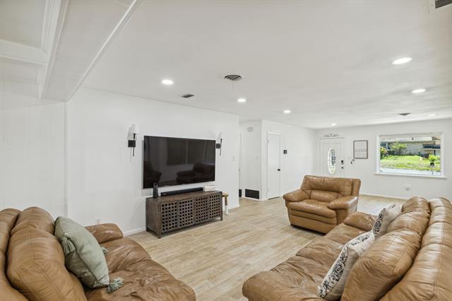 Building Photo - 724 Edgehill Dr