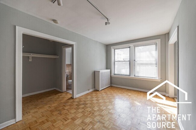 Building Photo - 739 W Belmont Ave