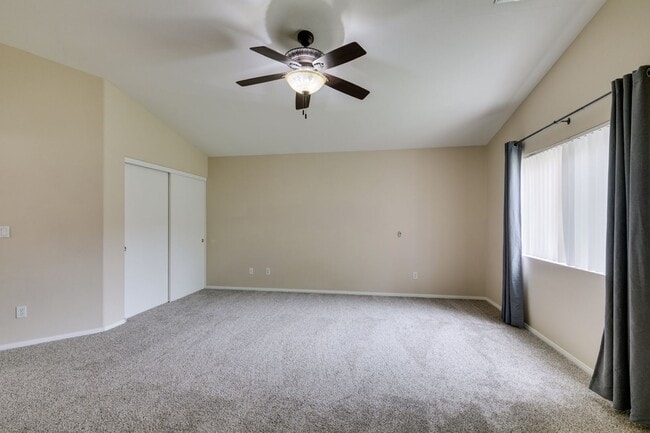Building Photo - Beautiful 2-story home featuring 4 bedroom...