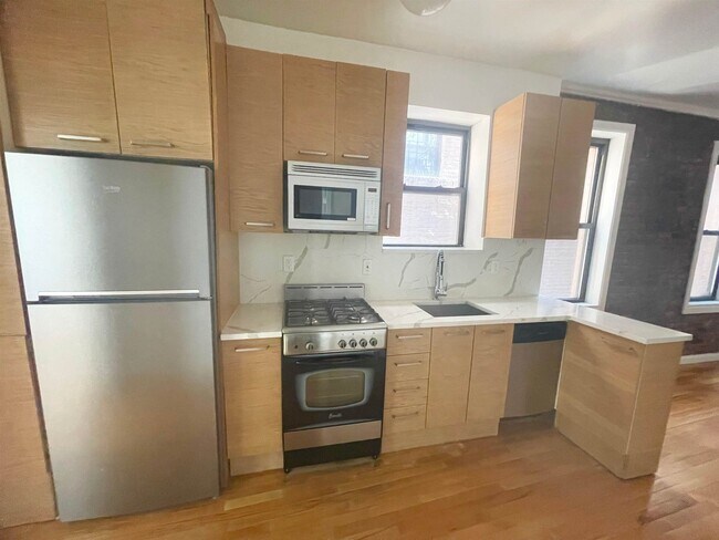 Building Photo - 163 Baldwin Ave