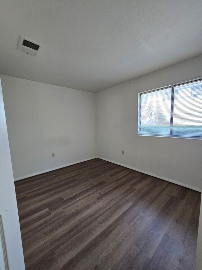 Building Photo - 2180 Pinetop Ln