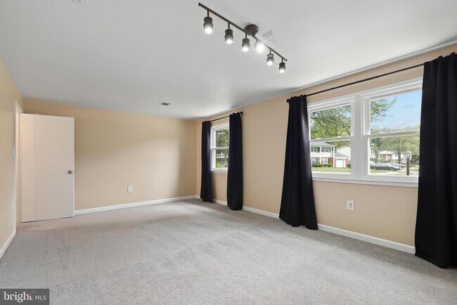 Building Photo - 13421 Delaney Rd
