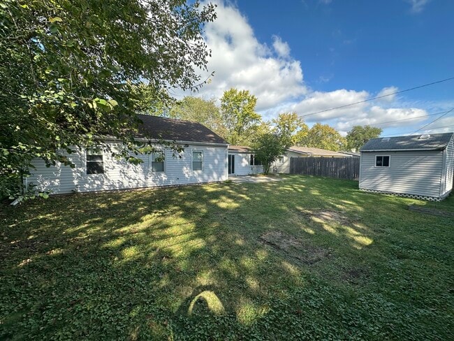 Building Photo - 3 E Oltendorf Rd