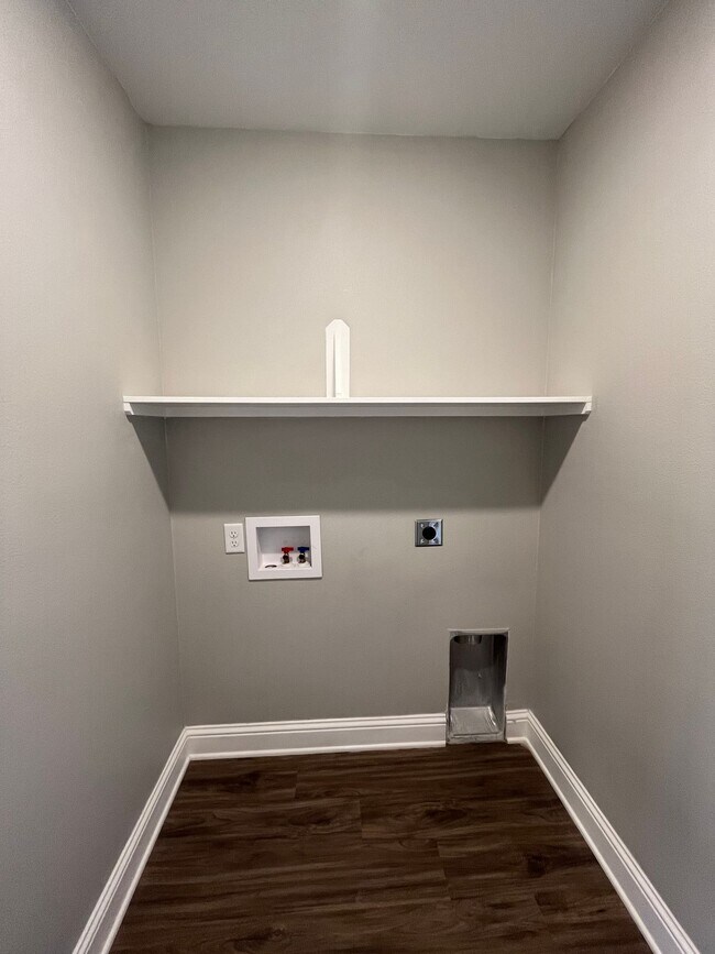 Building Photo - Country Heights #202