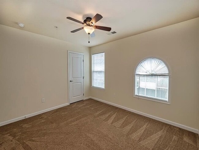 Building Photo - 261 Broadstone Dr