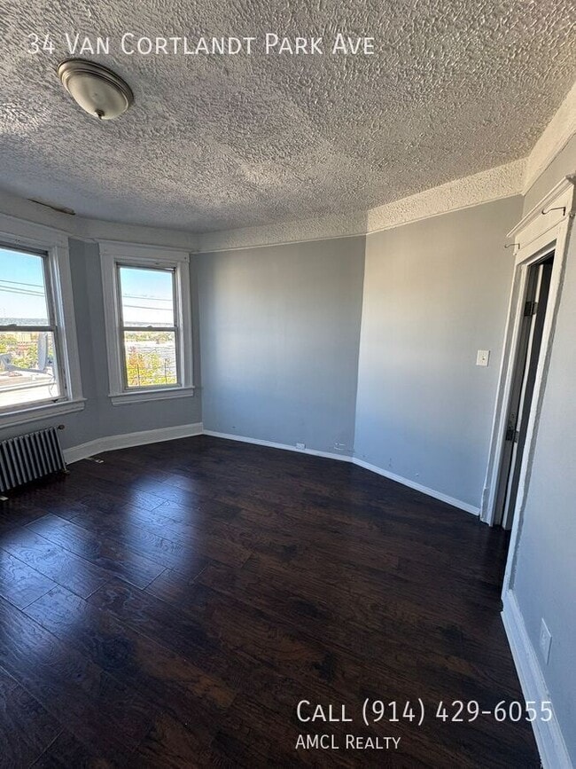 Building Photo - 34 Van Cortlandt Park Ave