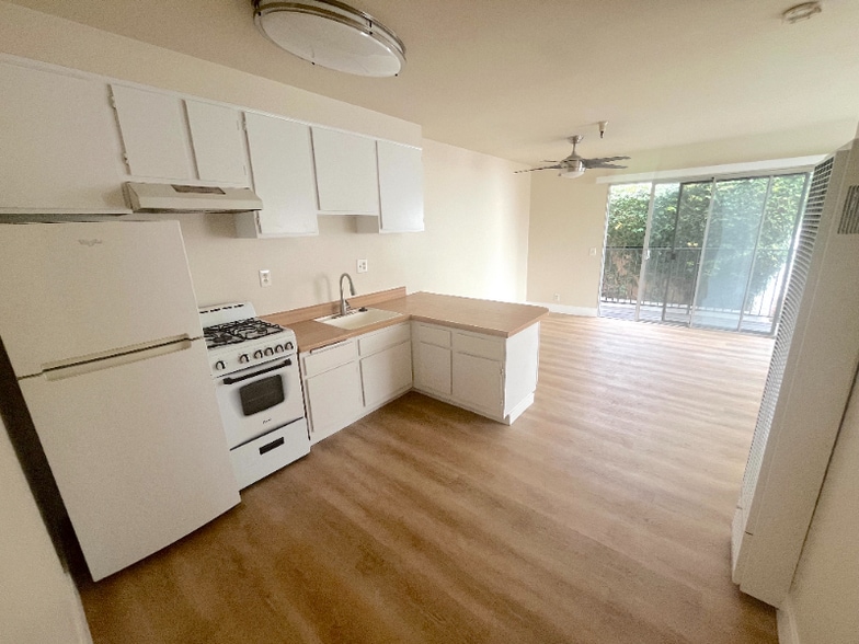 Building Photo - 147 Avenida Serra