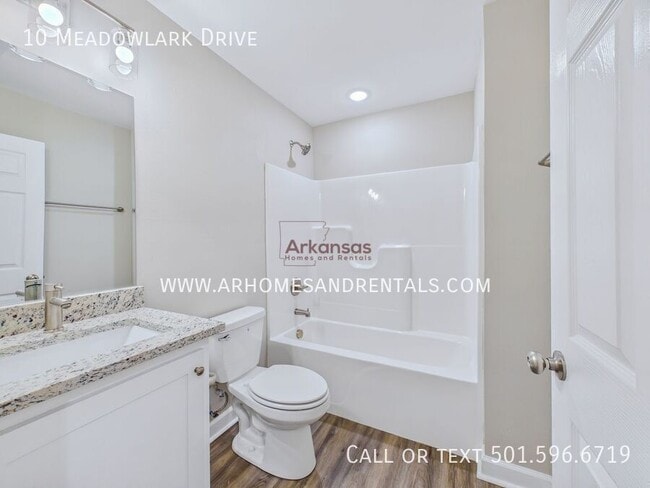 Building Photo - 10 Meadowlark Dr