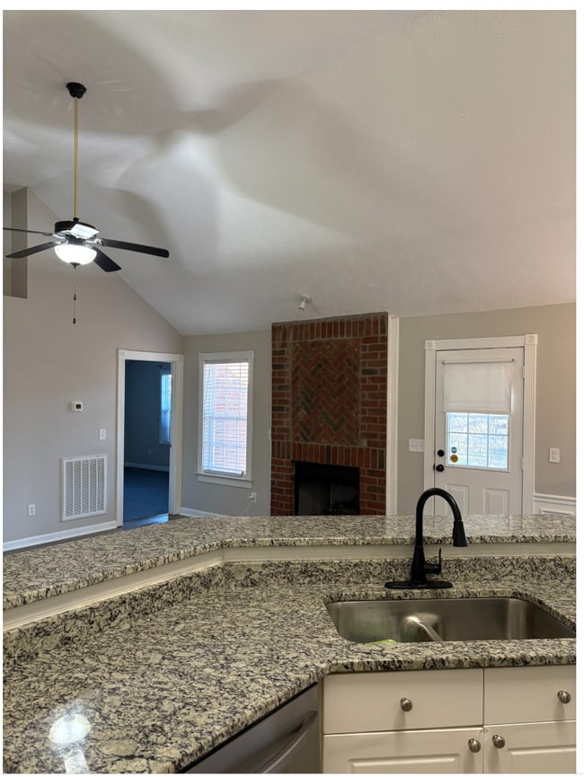 Building Photo - 6428 Paddington Way