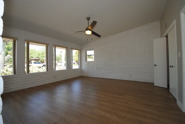large room for home office or guest bedroom - 3703 E Montecito Ave
