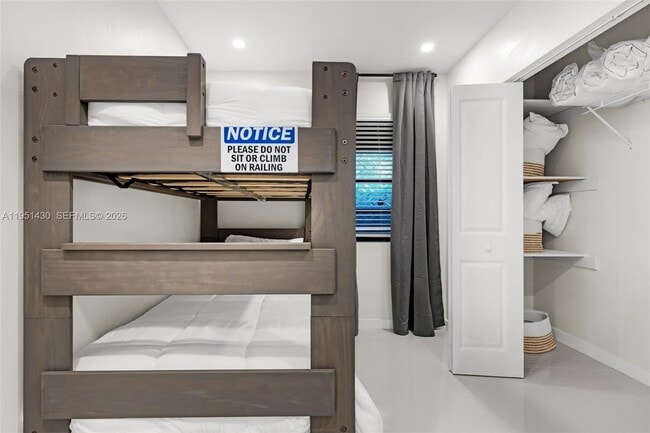 Building Photo - 1075 NE 12th Ave