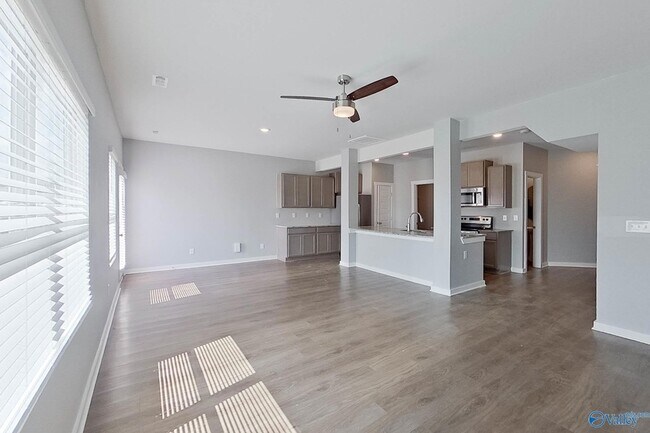 Building Photo - 6401 Upchurch Dr