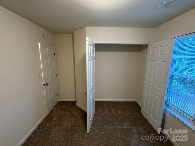 Building Photo - 6610 Cedar Cliff Dr