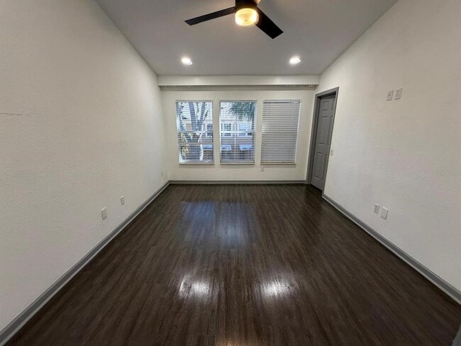 Building Photo - 2865 Polana St