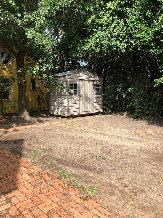 Building Photo - 209 E Monroe St