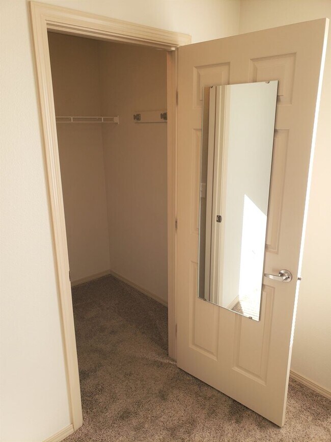 Building Photo - 1001 W Broadway Ave