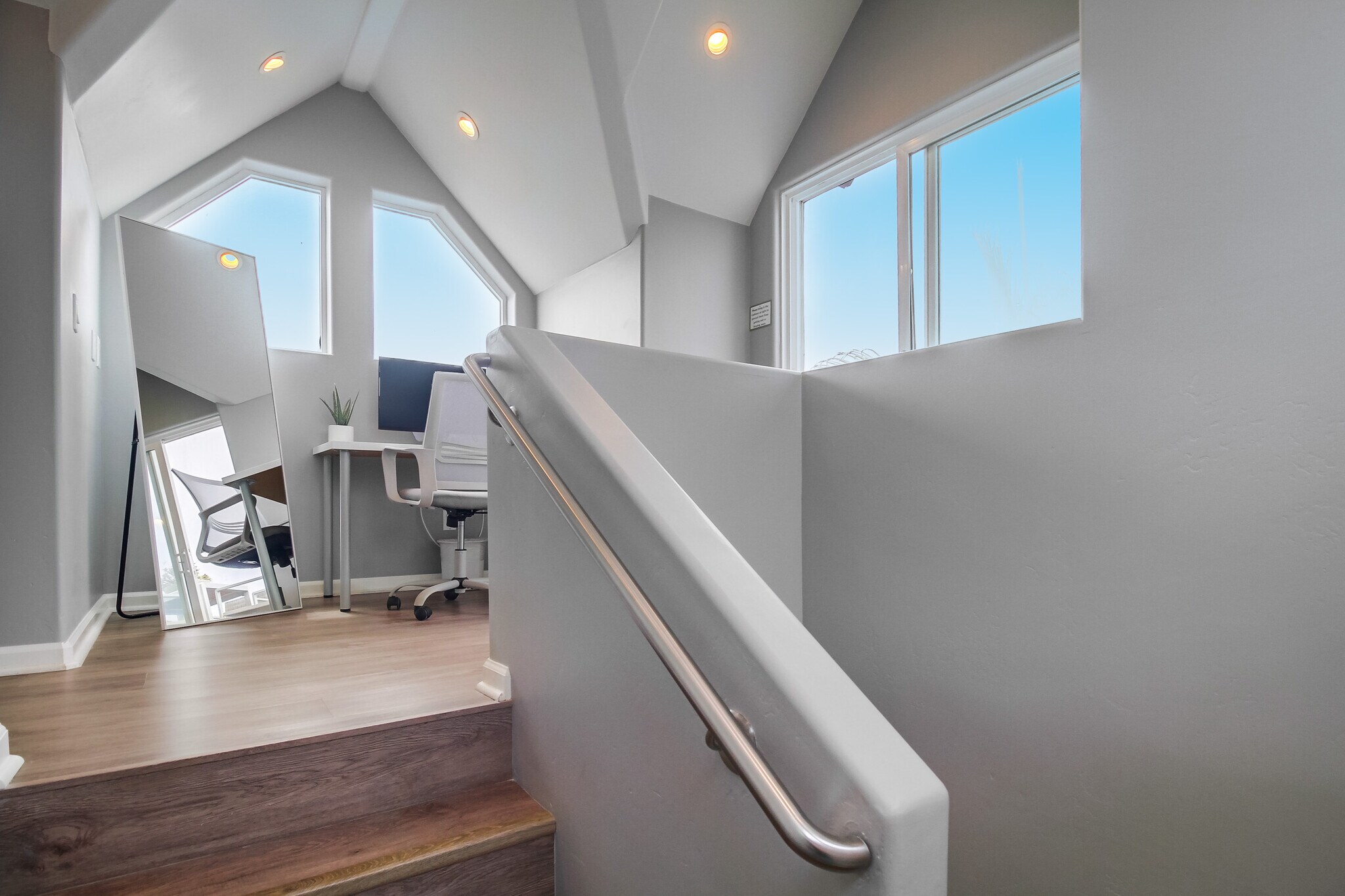 Building Photo - 735 Whiting Ct