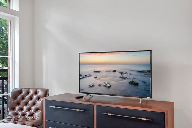 Building Photo - 238 S West St