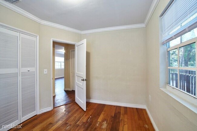 Building Photo - 2 br, 1 bath House - 571 NE 110th Ter