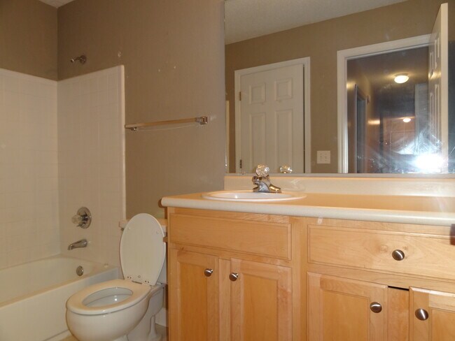 Building Photo - 303 Morning Sun Dr