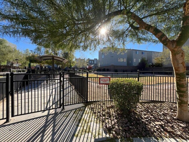 Building Photo - MOVE-IN SPECIAL! 1/2 OFF 1ST MONTHS RENT OAC!