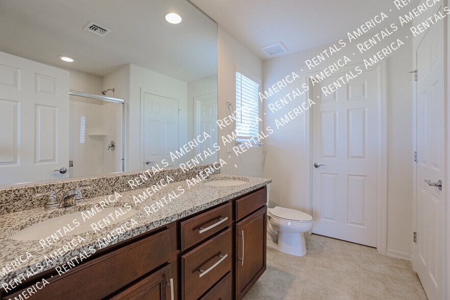 Building Photo - 5625 N 87th Dr