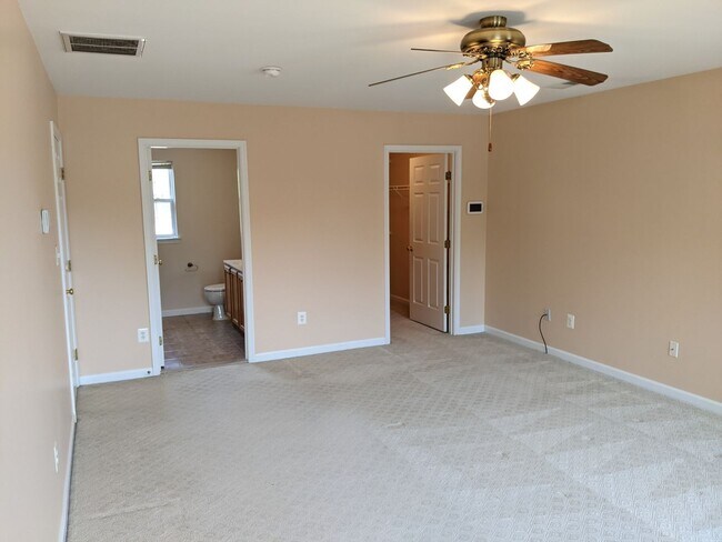 Building Photo - 403 McClellan Dr