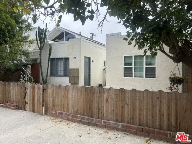 Building Photo - 27 Eastwind St
