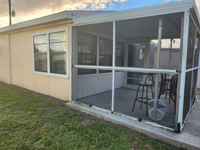 Building Photo - 1079 3rd St