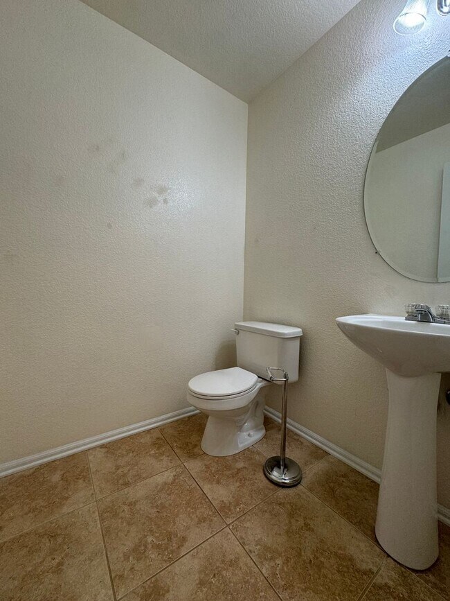 Building Photo - Wonderful Townhome in Harvest Park Southeast Ft. Collins