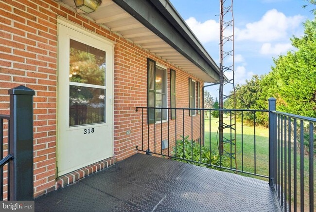 Building Photo - 318 Evergreen Mills Rd