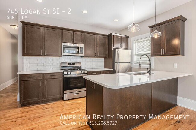 Building Photo - 745 Logan St SE