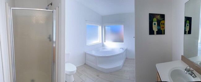 Building Photo - 14777 Palm Dr