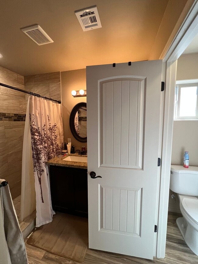 Building Photo - SOLAR HOME!!