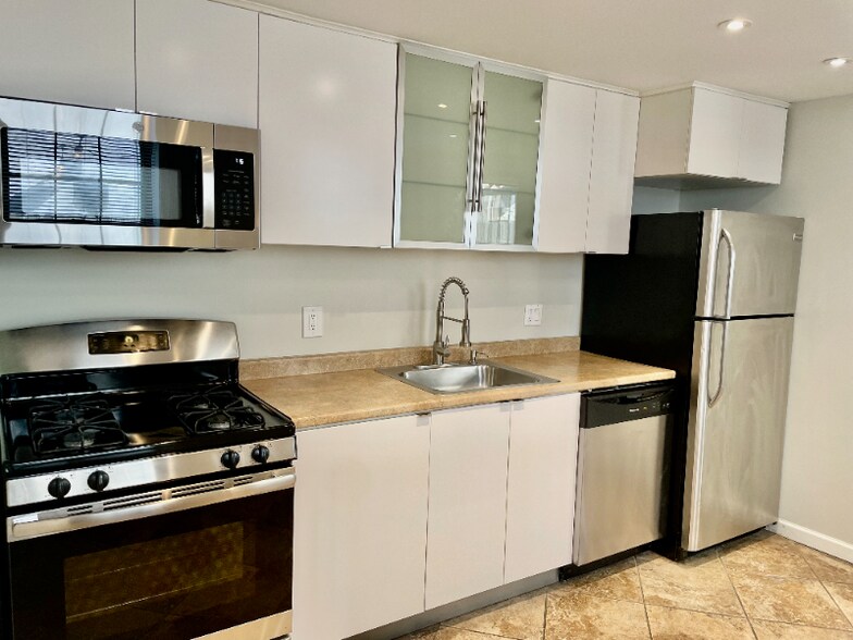 Building Photo - 1005 Frankford Ave