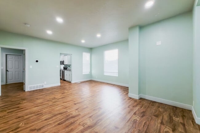 Building Photo - Central Park