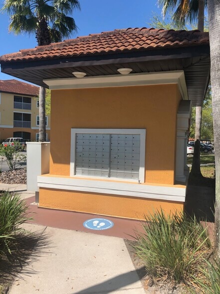 Building Photo - 5475 Vineland Rd