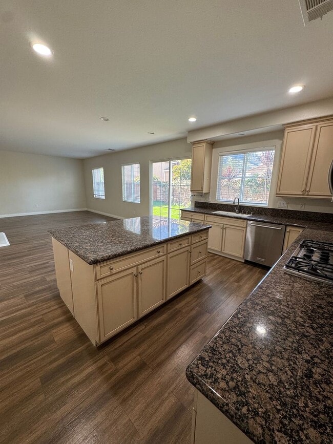 Building Photo - Stunning Home in a Desirable Gated Community