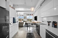 Building Photo - 10 SW South River Dr