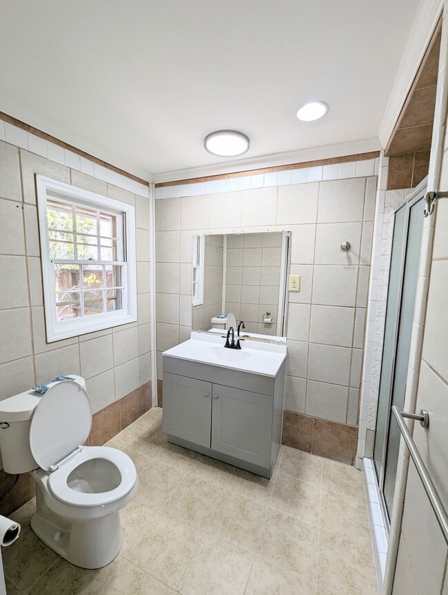 Building Photo - 388 Tall Oaks Dr NE