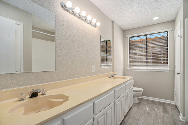 Building Photo - Section 8 Welcomed!! Spacious 5-Bed, 2.5-B...