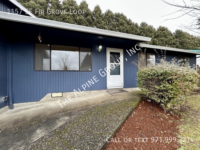 Building Photo - Three Bedrooms in Hillsboro!