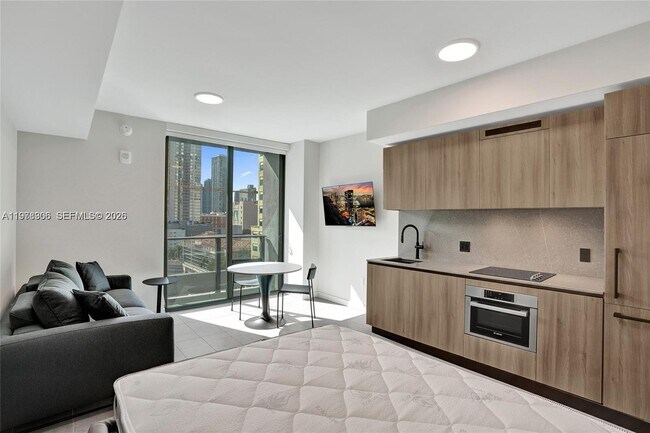 Building Photo - 121 NE 5th St