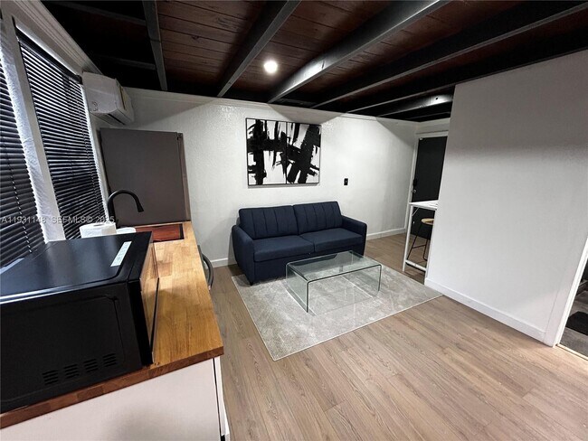 Building Photo - 2809 SW 8th St