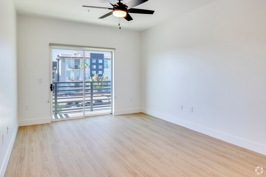 1BR, 1BA - 740SF - Living Room - Slate Scottsdale