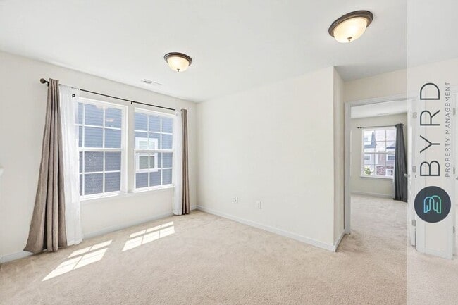 Building Photo - 16921 Thornapple Run