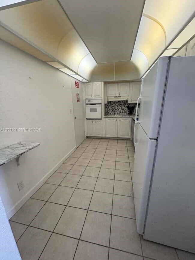 Building Photo - 4001S S Ocean Dr