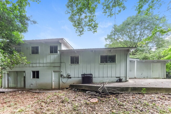 Building Photo - 2410 Ridgeway Dr